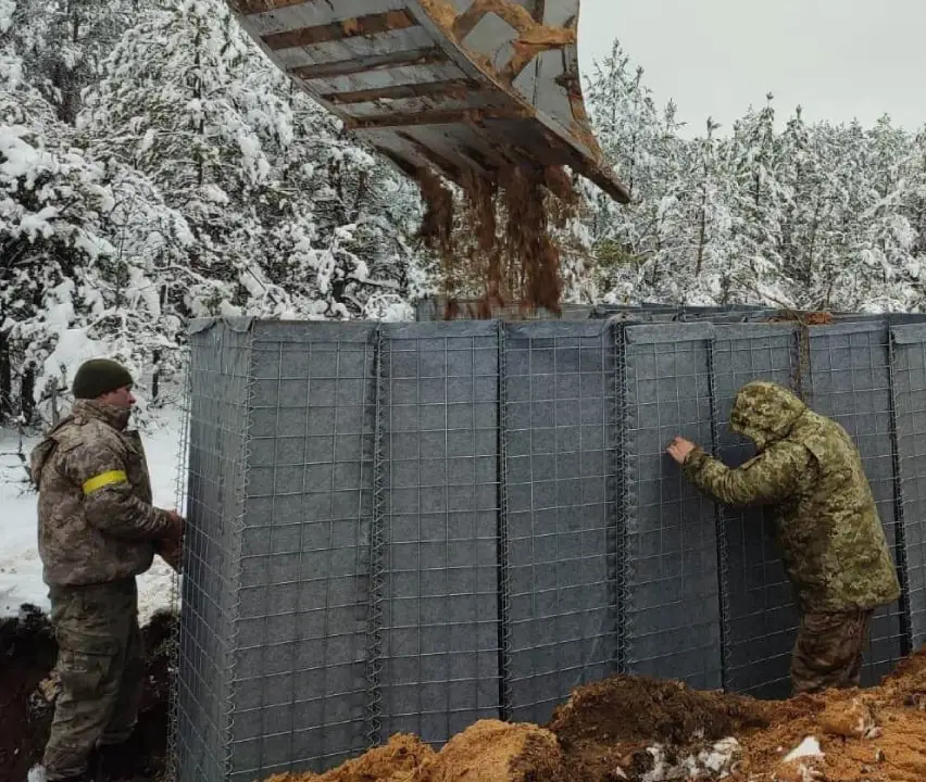 Будівництво фортифікаційних споруд в Харківській області